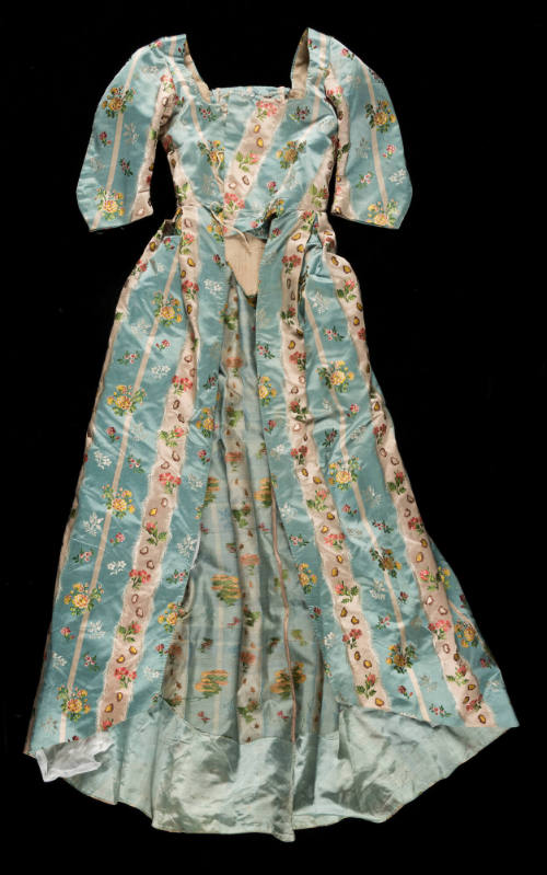 1960-717, Gown