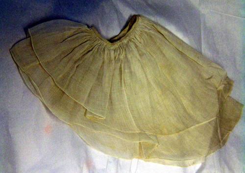 2009 Record shot by L. Baumgarten. Sleeve ruffle.