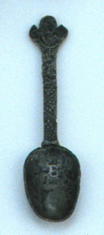 Cropped from DS2001-280. Spoon