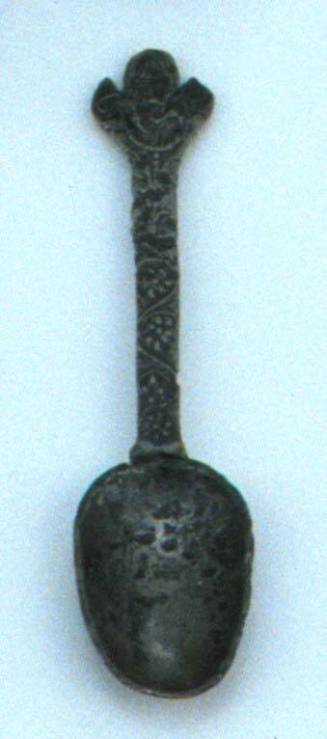 Cropped from DS2001-280. Spoon