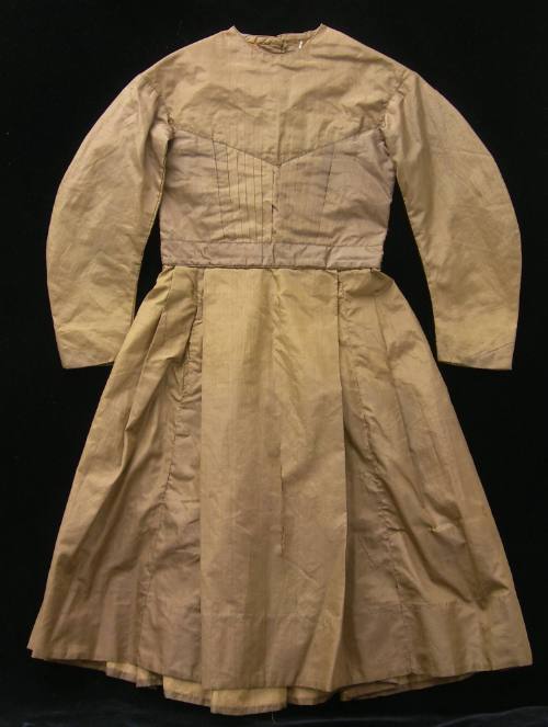2009 Record shot by L. Baumgarten. Child's dress.