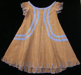 2009 Record shot by L. Baumgarten. Child's dress.
