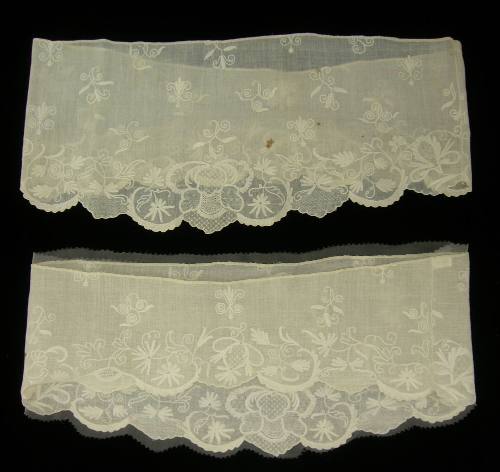 2009 Record shot by L. Baumgarten. 1953-859,1-2: Sleeve ruffles.