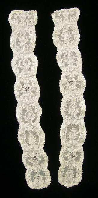 2009 Record shot by L. Baumgarten. 1953-156,1-2. Lappets. 