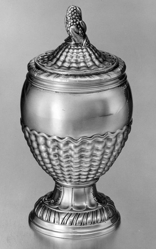 C74-343. Tea canister