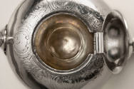 D2010-CMD-055. Teapot.