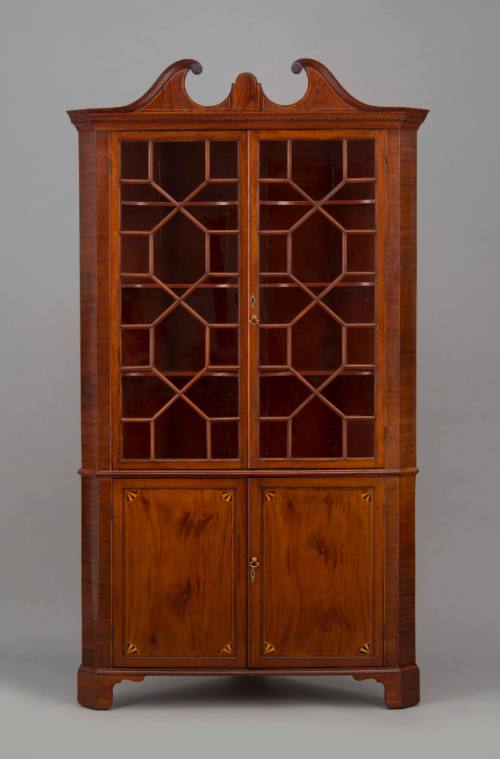 D2014-CMD. Corner cupboard 2011-77