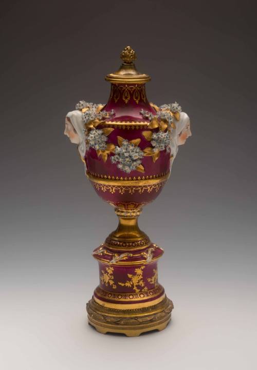 Urn 1962-22