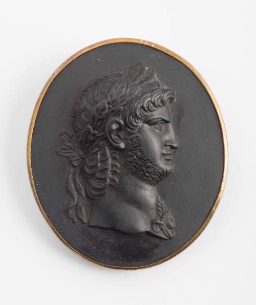 Portrait Medallion 2002-120