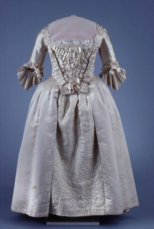 Gown 1985-117