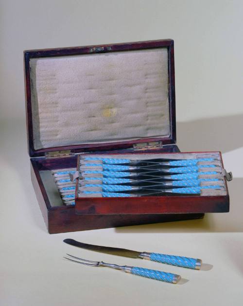 Flatware Case with Knives and Forks 1955-71,1-25
