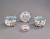 Dish 1979-139; Planters 1979-137,1&2; Box 1979-138,A&B