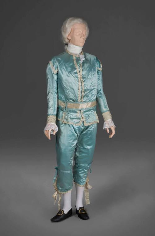 Suit 2012-153