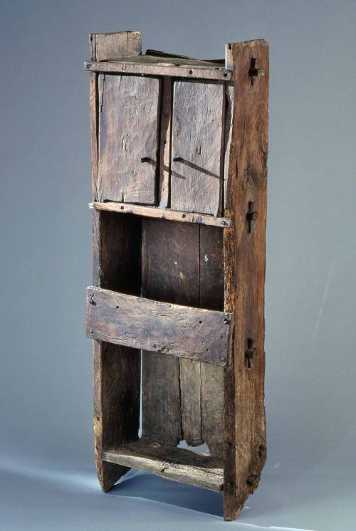 Cupboard 1990-249