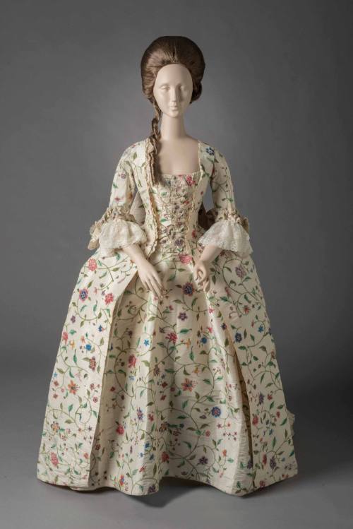 Gown 1993-330