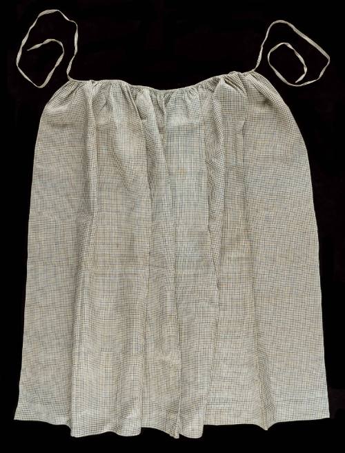 1999-225, Apron