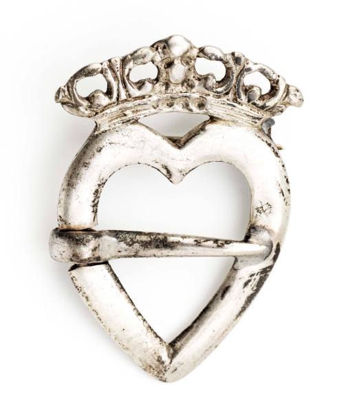 2018-143, Brooch