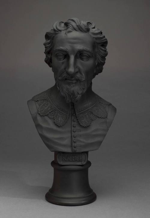 1930-699, Bust