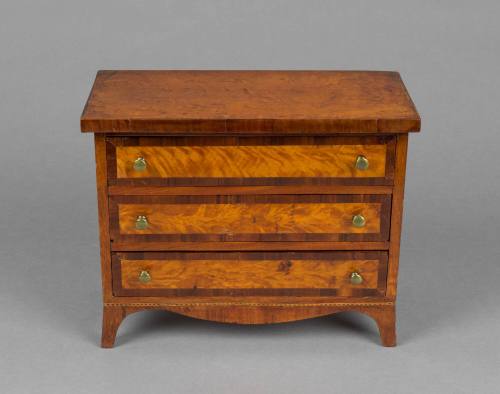1990-275, Chest of Drawers