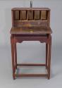 1971-553, Desk