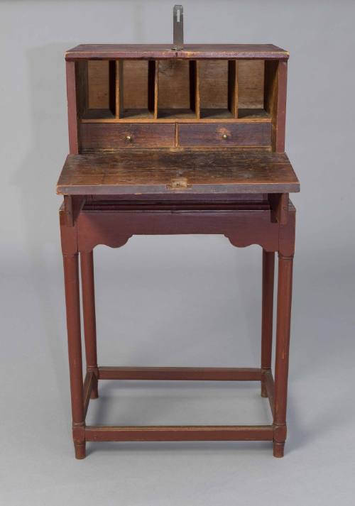 1971-553, Desk