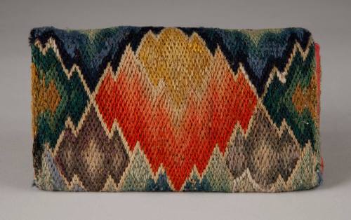 1950-252, Pocketbook