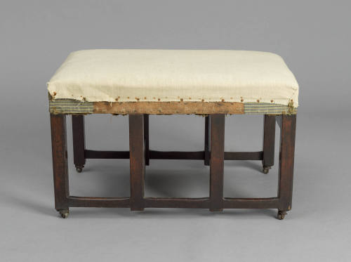 1947-517, Stool