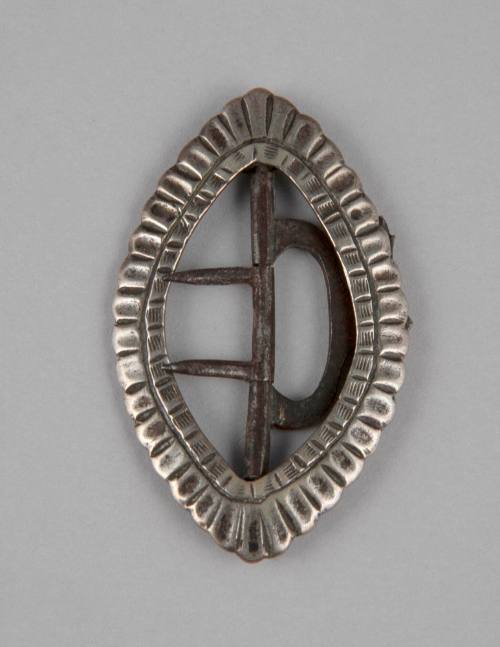2000-127, Knee Buckle