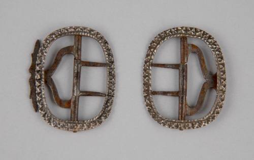 2018-132a&b, Knee Buckles