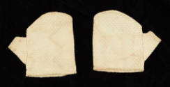 2022.1004.2a&b, Mitts