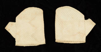2022.1004.2a&b, Mitts