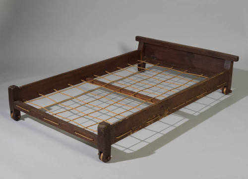 1952-552, Bedstead