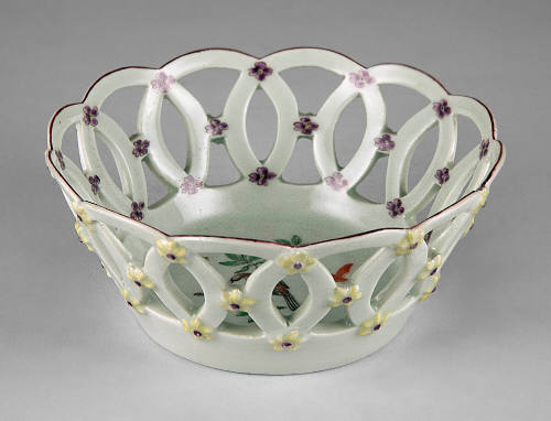 1993-243, Basket