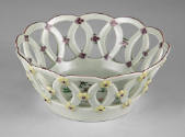 1993-243, Basket