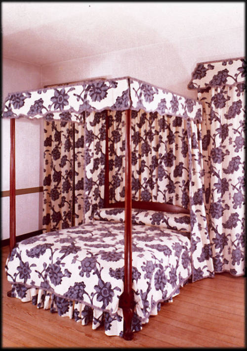 KC1967.469 WITH HANGINGS
