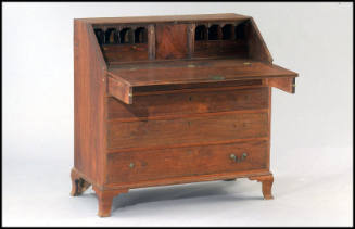 DS2004-0001  Desk open
