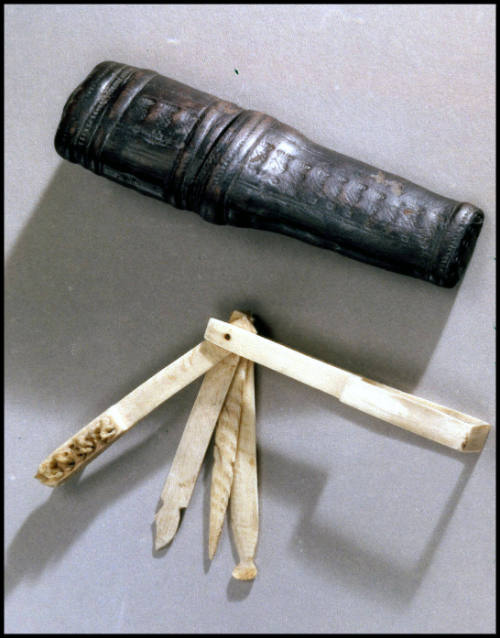 KC1977-128

